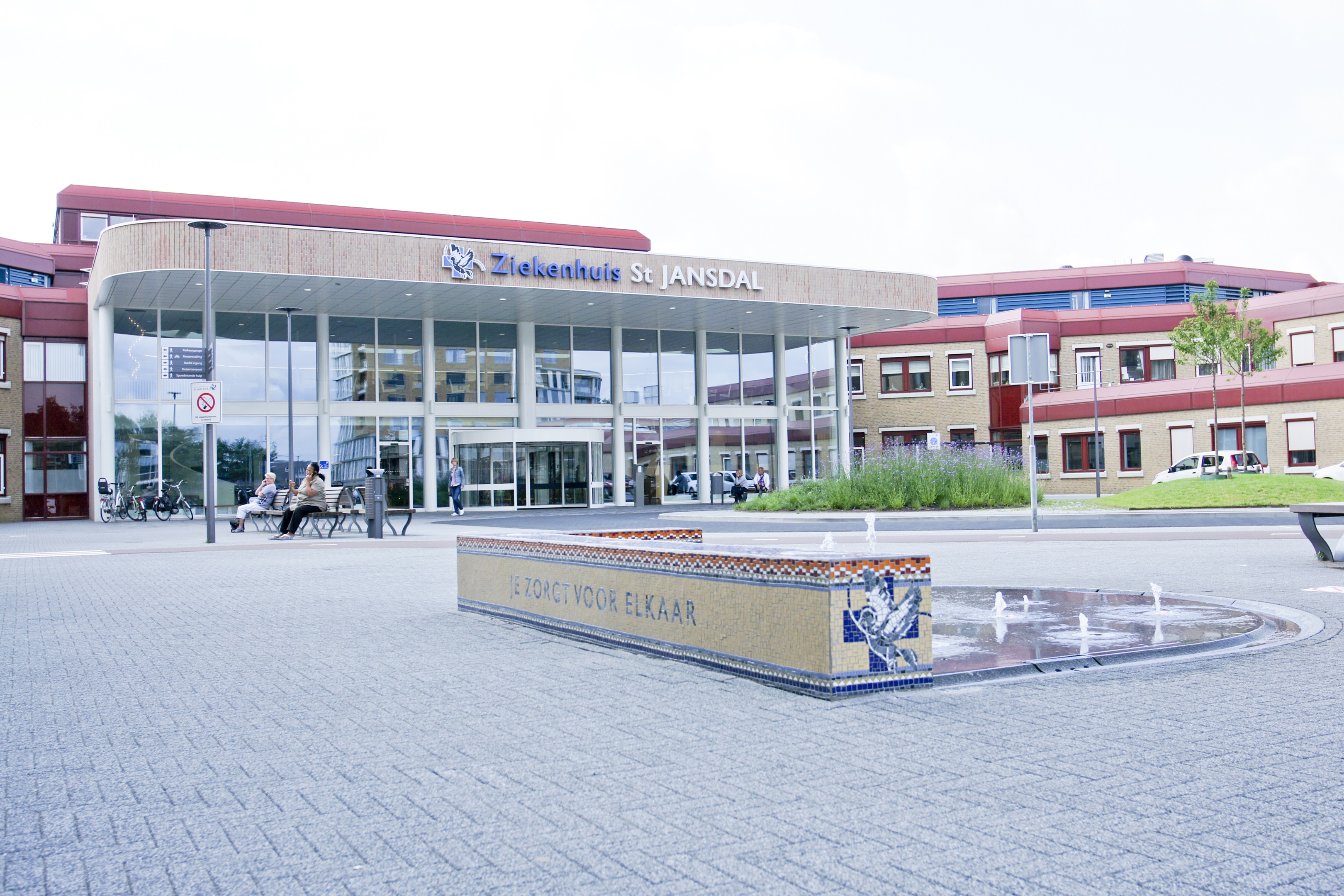 Hoofdingang ziekenhuis St Jansdal