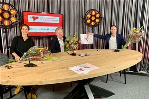 v.l.n.r. cardioloog Kirsten Sybrandy (St Jansdal), huisarts Peter Willemsen (Medicamus) en cardioloog Martin Hemels (NVVC Connect) na de ondertekening van de intentieverklaring  